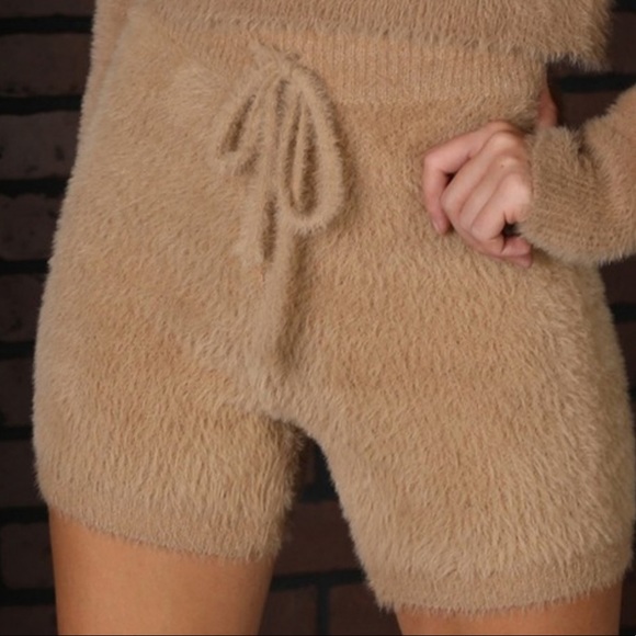 🆕Fuzzy Drawstring Shorts - Picture 3 of 4
